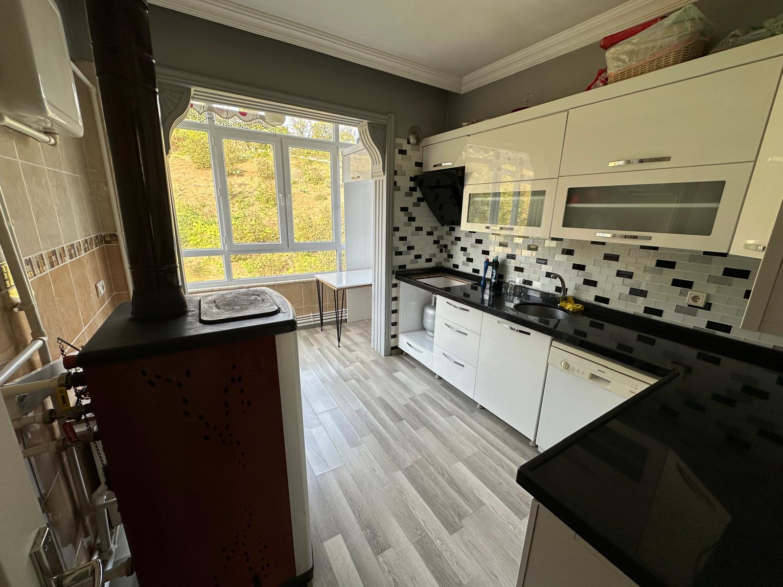 MABEL GAYRİMENKUL/VAKFIKEBİR YALIKÖY'DE SATILIK 2+1 ARAKAT DAİRE